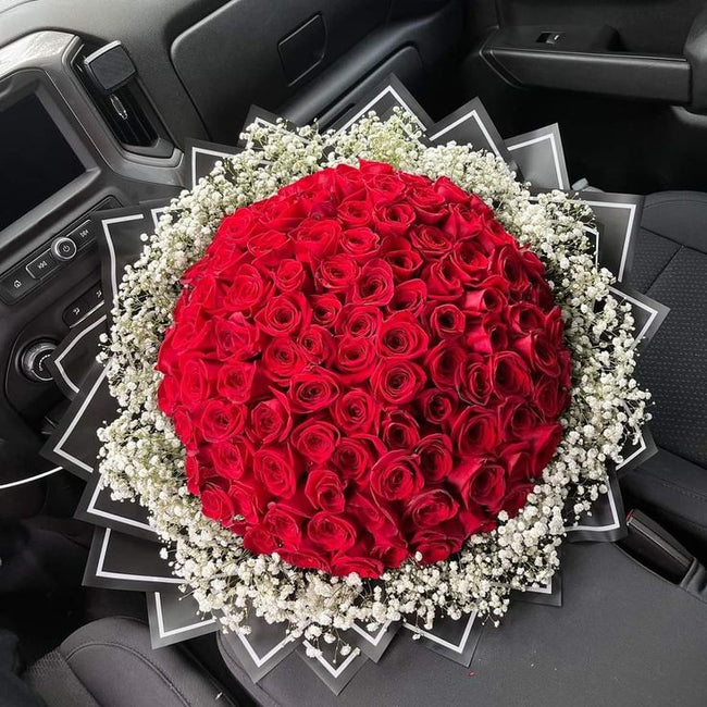 Grand Elegance: 100 Premium Red Roses